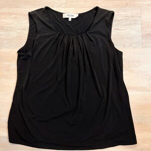 Jones Studio sleeveless top. Soft pleated front. Women’s size Large.